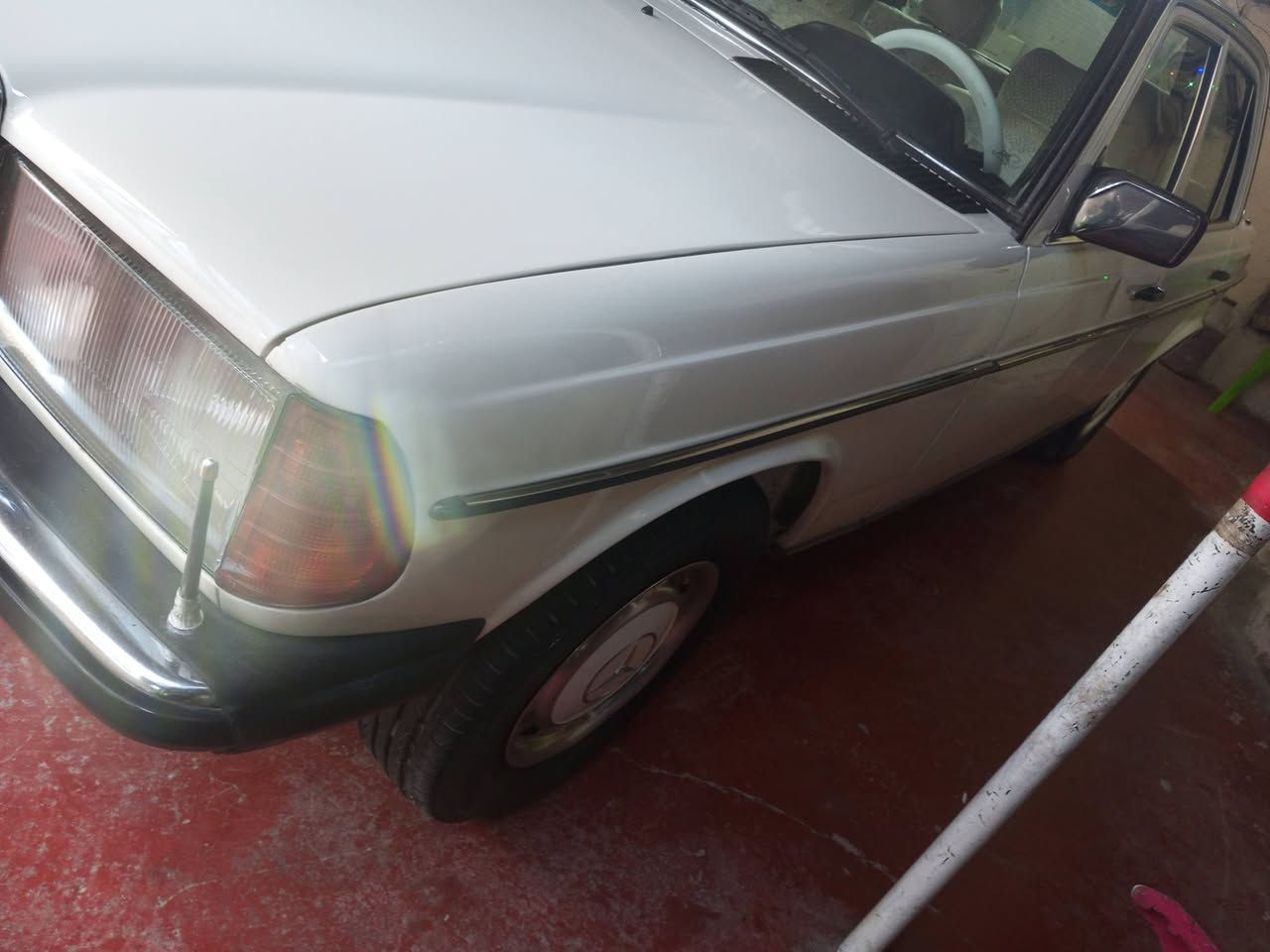 سلام عليكم من رخصه مدير الكروب مارسدس موديل 82 مكفوله مكينه وكير سعر 78 مكان بغداد بلديات اتصال عاله الرقم بس ***********
