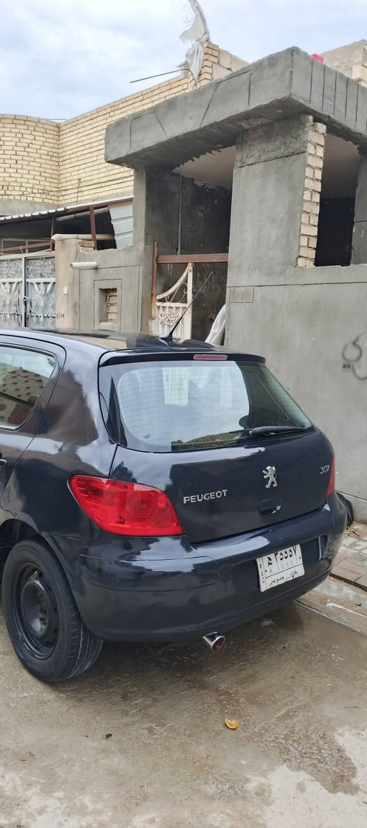 بيجو 2006.
رقم بغداد. تحويل مباشر. 
كير اوتماتيك. محرك بلاد. 
تخم تاير نضيف. حداديه نضيفه. 
دواخل نضيفه. كهربائيّات جاهزه 
السعر 44.طويريج ‏‪0788 726 5579‬‏
