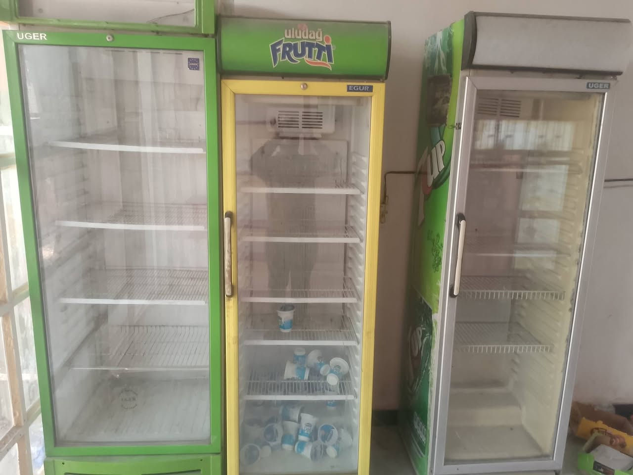 سلام عليكم 3ورفوف عدد 40 سعر مناسب  مكان بغداد زعفرانيه ***********
