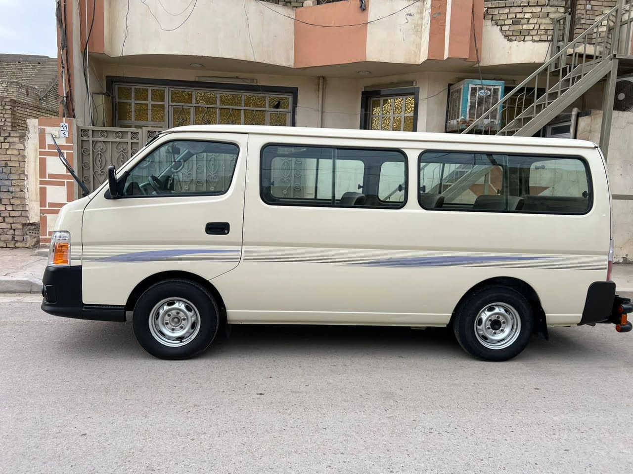 سلام عليكم نيسان ناصي خاكيه موديل 2010 رقم سليمانية سياره بلاديه بيه قطعتين على كد شبر بارد والباقي مكفول مكينه كير اكسل صدر امامي خلفي خير من الله كهربايات كله شغالة تخم تاير بيه خط وبحث دوشمه عام جديده كشنات قلابي كرلفان تبريد شغال مكان السياره بغداد الزعفرانية السعر 185 وبيه مجال لطيبين ***********
