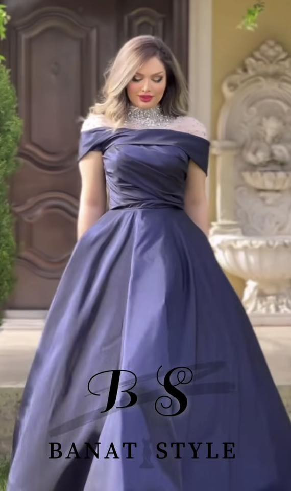 فستان للبيع نفس الموديل الي بلصورة بس لون سمائي مو ازرق نظيف كلش ملبوس كم ساعة بس اشتريتة ب ١٧٥ وابيعة ب ١٣٥ واتساب : ***********
