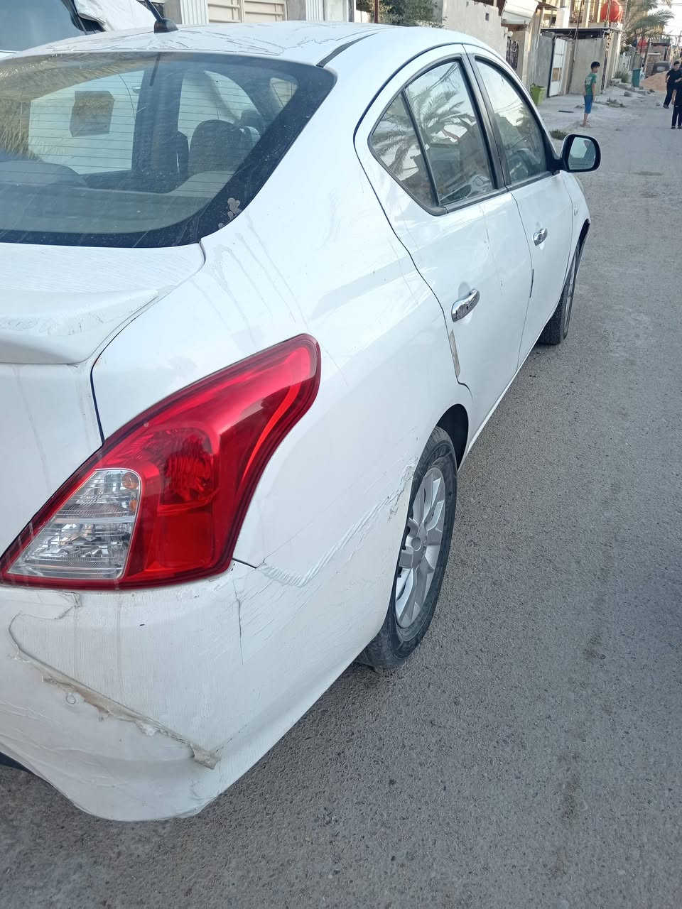السلام عليكم نيسان سني هندي موديل ١٩ البليته الزركه رقم بغداد عارضها ٩٣ ورقه وبيها مجال بسيط
*********** ابو مصطفى
