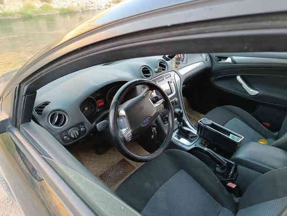 سلام عليكم فورد مونديو موديل ٢٠١١ محرك ٤ سلندر تخم تايرات جديد حداديه امامي خلفي جديد سنويه جديد تبريد بيهه ٤ قطع صبغ بدون دواخل بشرط التحويل  محرك كير بشرط مكان ديالي السعر ٧٥ وبيهه مجال   ***********
