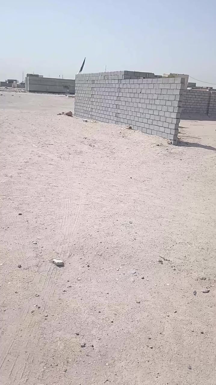 السلام عليكم دونم ركن في الدواجن واجه ٢٠ ونزال ١٢٥  مسيج قسم منه ومدفون ومحدول  على الشارع  مكان متوفره بي جميع الخدمات 
للتواصل ***********
