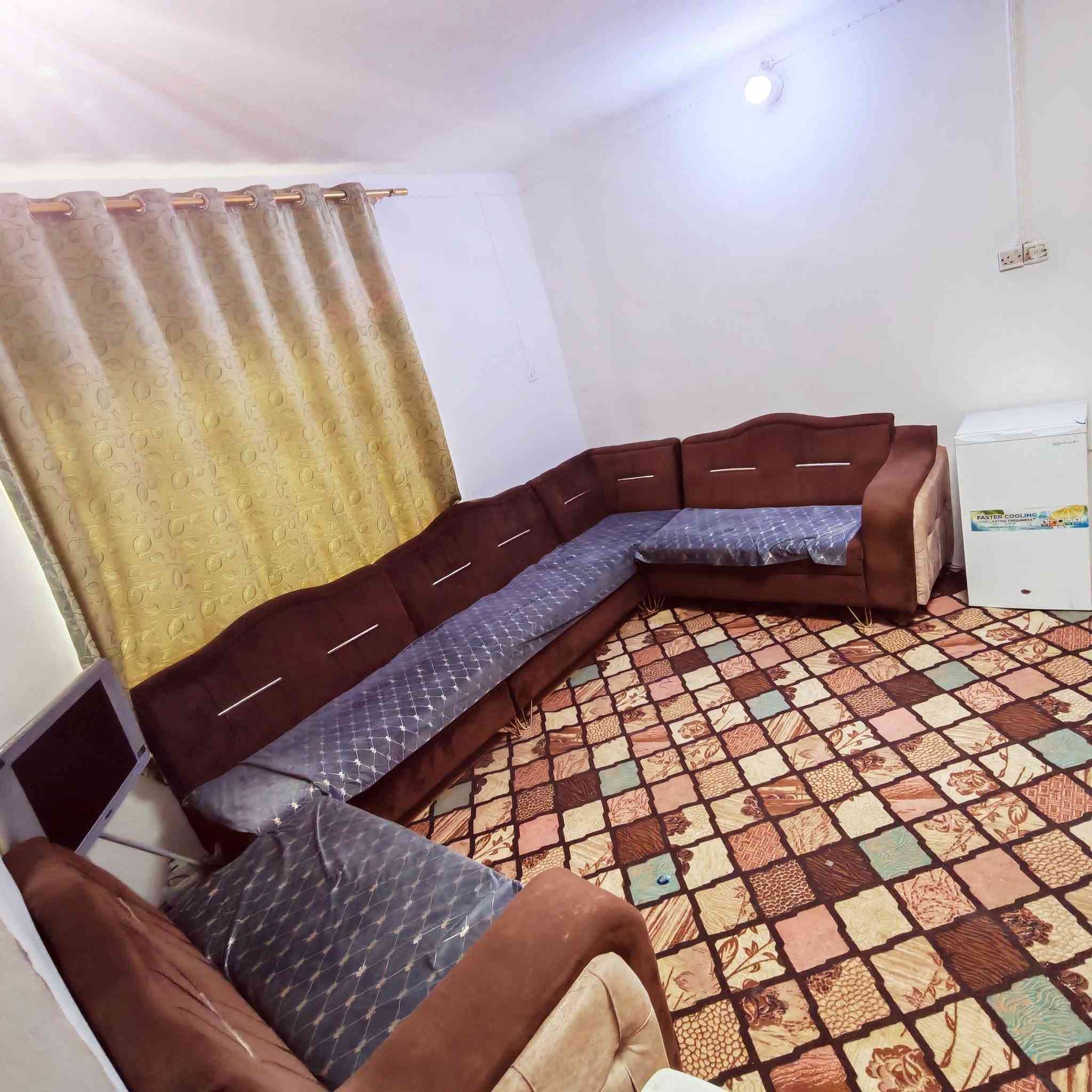 شقه طابق ٢  للايجار الموقع نادر الثانيه شارع الكشك مجاور فرن صمون السنبله ومقابل صيدليه هدى طالب بناء نظيف وموقع ممتاز خدمات كامله للاستفسار الاتصال عالرقم 0771 801 6575
