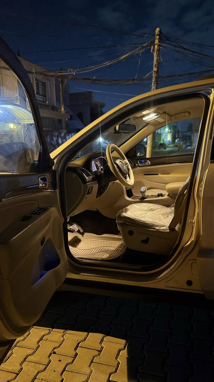 السلام عليكم جيب شيروكي لمتد فور ويل فول مواصفات 6 سلندر 3600 حادثه فقط جاملغ و بارد بالنيد كد شبرين السياره ماشيه 96 الف كيلو السياره نضيفه كلش و لون مميز السياره على وضع الشركه الكشنات ما بيهن و لا زلغه السعر 200 و بيه مجال رقم بغداد مكان السياره كربلاء للأستفسار ***********
