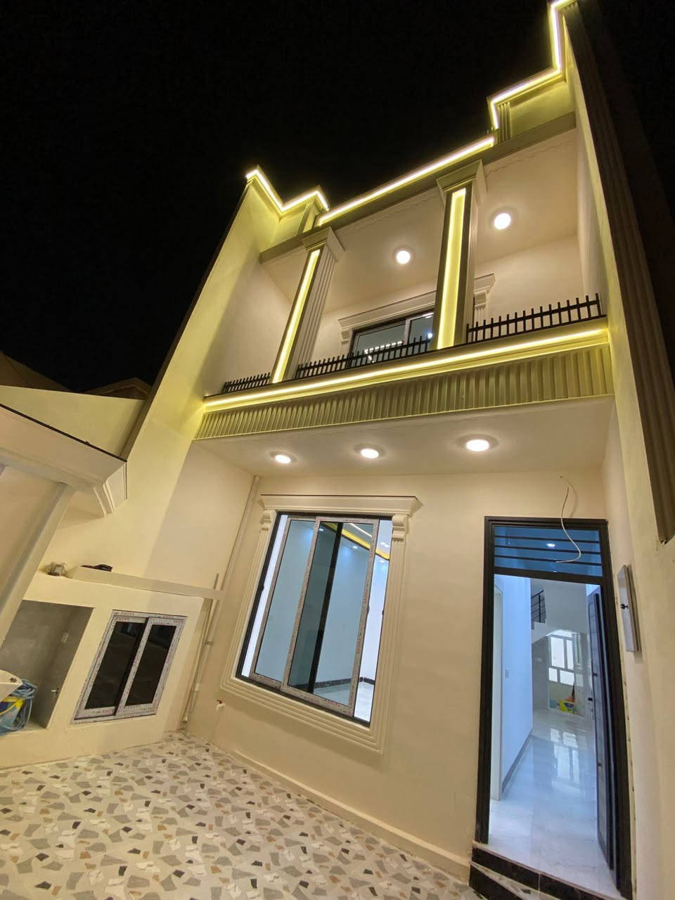 #دار ١٠٠م طابو ونص طابو صرف بأسم شخص واحد 
#الموقع : حي ٥٥ قرب جامع الراشدين بناء حديث صفر نظام دكت تبريد مركزي جاهز لسكن  سقوف مغربيه وبسعر مناسب جدا 
#السعر ٩٦ مليون مع المجال 
#للأستفسار الاتصال بالرقم ***********
او مراجعة فروع مكتب النسور 
#الفرع حولي حي العسكري قرب قاعة بسطملي 
ا#لفرع الثاني سايدين كوباني قرب جسر النجدة
