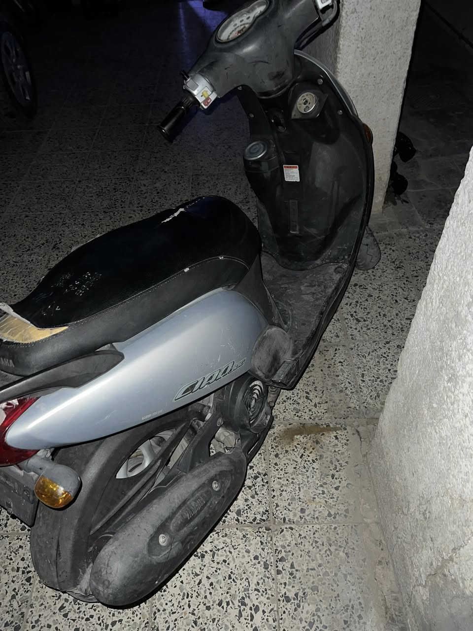 السلام عليكم عندي هاي الدراجه فله لون رصاصي كله بلادي صار شهرين نازله رمبه من أمير القريشي عنواني بغداد مدينة الصدر تجي تفحص وتاخذها من باب البيت الرقم ***********
