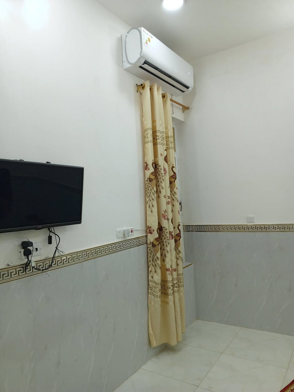 بيت للبيع مساحه 126 قرب شارع 20 منطقه حجي حسن جمعيات ***********
