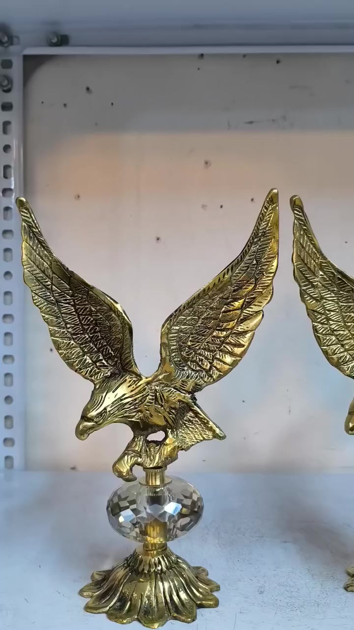 نسر عدد ٢ نحاس وكرستال مكاني بغداد *********** يوجد توصيل
