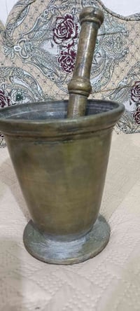 ارتفاع ٢٢سم • وزن ٩٫٥كج • اليد ٣٤