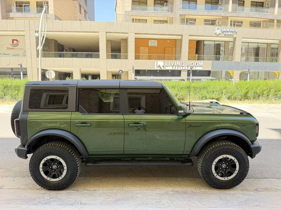 Ford Bronco wild track
برونكو وايلد تراك
موديل 2023
ماشية 41 ميل
محرك 4 سلندر تيربو
سيارة فووول فول واحد على واحد
دبلات اصفر
٥ دكم
نظافة و مواصفات كلها مبين من الصور 
سيارة بدون صبغ بدون تبديل بدون ايرباك و بدون شاصي
بيها بس تكحيل بلباب سايق شويه بس والباقي مكفولة كفالة عامه 
كير و محرك و اكسل و كل شي مكفول و ما مفتوح.
نظافة ٪؜١٠٠

سعر 325
***********
