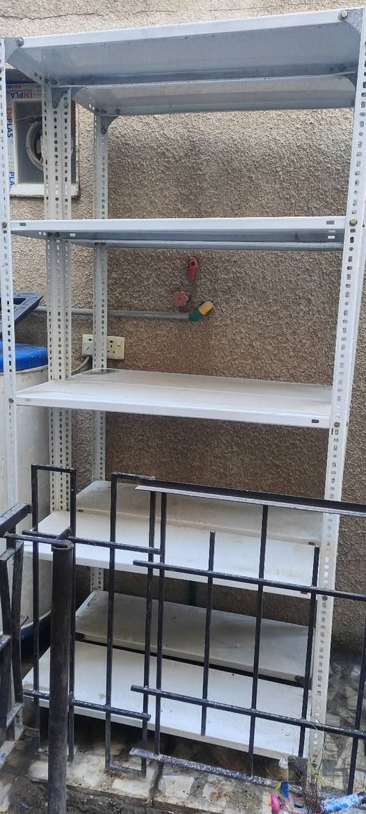 سلام عليكم رفوف العدد ٥للبيع الوحد على ٢٥ ***********الكماليه شارع الاصفر
