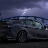 🚗 للبيع أو المراوس – تويوتا كامري 2021 (LE) 🔹 اللون: أسود ملكي 🔹 المود...