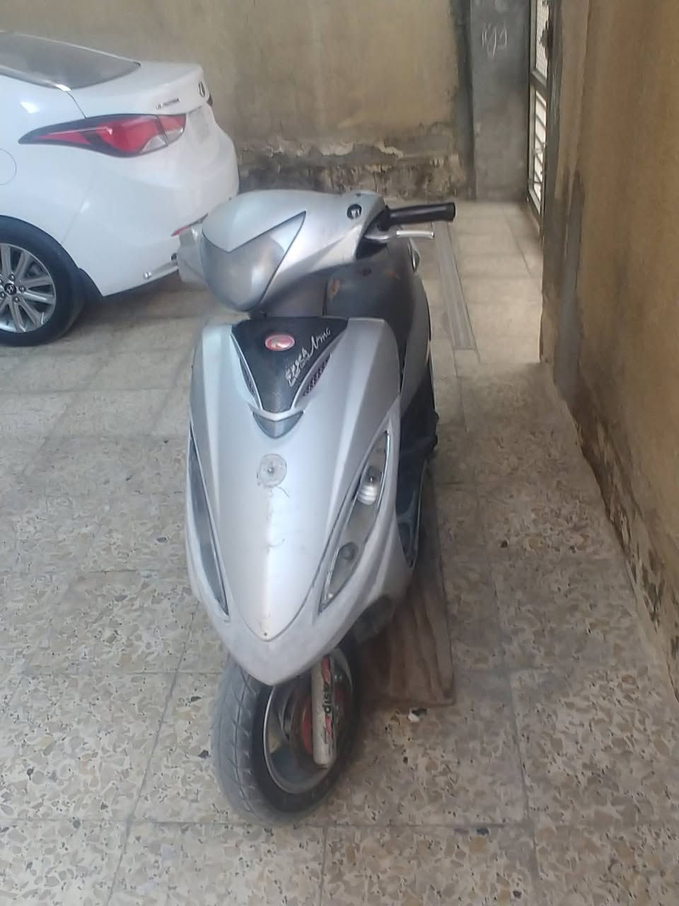 كامكو G4 140
مديل 2008

مكينه مامفتوحه

حجم المكينه 125cc

دراجه كلها كامله

سلف هندر الى اخر نقصه فقط باتري

جيب وشد

400وبيه مجال

***********

مكاني بصره جمهوريه
