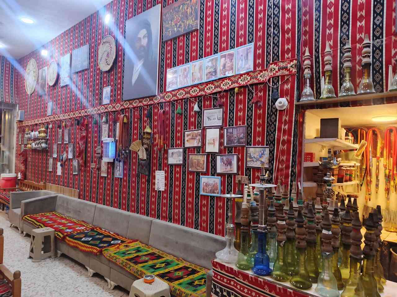 مقهى شعبي تراثي  للبيع جاهز من كلشي موقعه البوبيات عمود 41
 محتوياته
شاشه حجم 75
سبالت كنتوري 3طن 1
مبردات 2
سستم كامرات وشاشه 
اجار المحل 350
ثلاجه حجم كبير 
خط مولد 5امبير 
اشتراك انترنيت ضوئي 
وشبكه لعبات مشفر
نراكيل خشب  صفصاف عدد 80 ولآماني3
ميز جاي خارجي 
دلال قهوه  عدد 49 وكمكم قياس 60
ميوره دومنه 3
كرويتات عدد 10
كراسي 6
راديوات تراثيه 7
معسل 4سطوله 
 وفحم 25 كارتون 
وبعد هواي غراض الشراي يراسلني خاص مكاني كربلاء البوبيات *********** كربلاء, العراق
