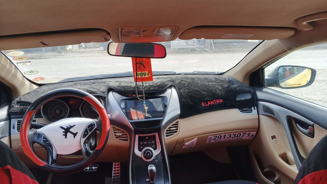 البيع او مروس حسب القناعة        السلام عليكم موديل 2012 محرك وكير مكفولت تخم تير جديد بتري جديد السياره جهزه كهربية  كله شغال مكاني بابل محاويل هيه وغرمات مصفره شرط التحويل خليجيه السياره تبريد قطعتين مامتوجد عله فيس *********** السعر 85وبيه مجال
