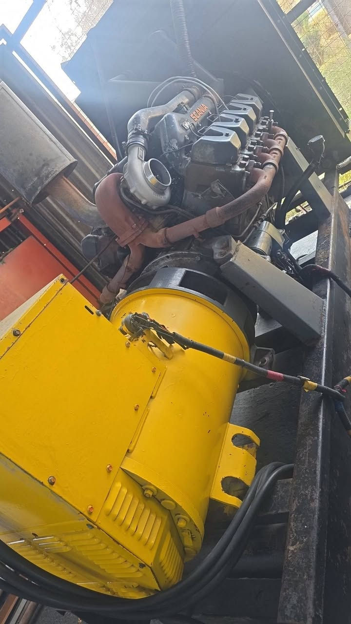 السلام عليكم سكانيا ١٤٢ صفر ٦ جديده الواقع احلى وانظف من الصورة سبب البيع  اريد اقسم الحمل  اشغل وهاي زايده عليه اللي تعجبه يتفضل ما متواجل على الفيس اللي يشتري يتفضل اتصل ***********
