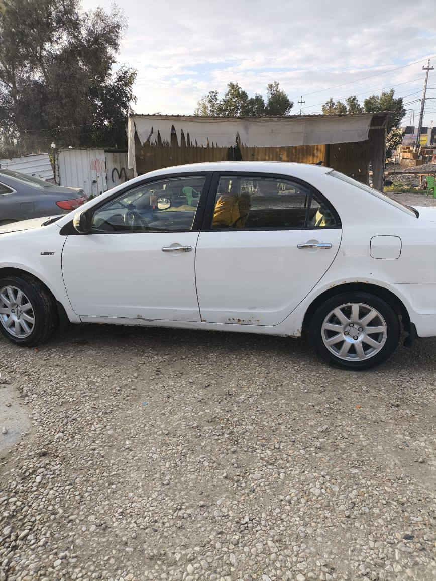 سياره شيري محور كورله مكينه وكير بيها مكفولات ضربه بلباب واضحه بصوره السياره محولبه حداديه 50بلميه تخم تاير مداور ثاني يوم تتكاتب وي راعيها تبريد بس كمريسر مكان السياره باكربلاء اتصل ع رقم ***********واتساب السعر 45بيها مجال قليل
