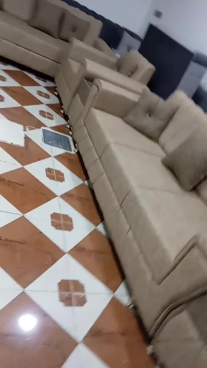 اسلام عليكم تخم للبيع جديد خشب بلويد لصلي لسعر مليون 300وبي مجال قنفتين وستوته وكراسي ثنين وطبلت ثنين ***********
