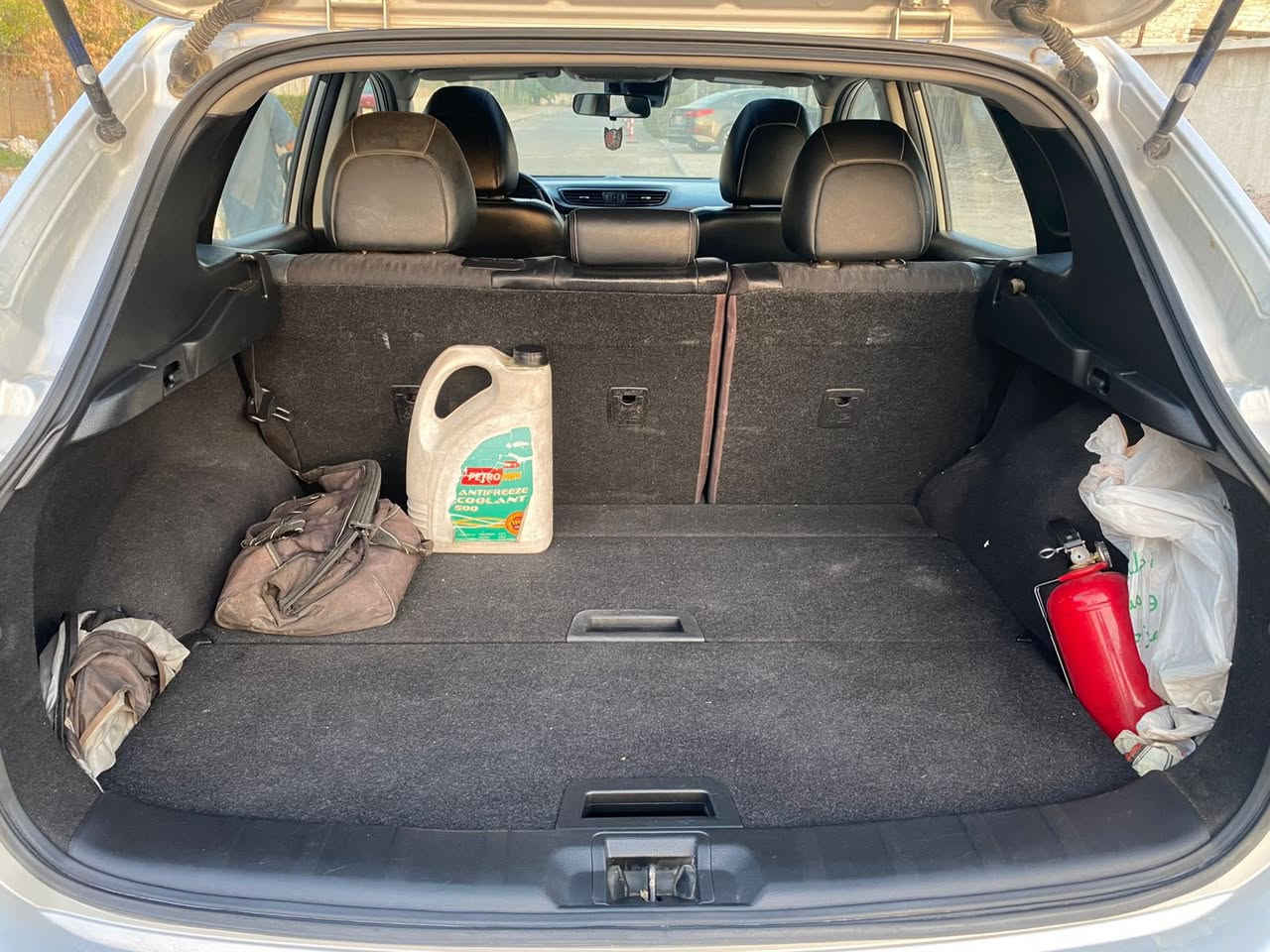 🚗 للبيع: نيسان روج سبورت موديل 2017
✨ المواصفات:  

- محرك 2000 سي سي  

- وارد (كلين) – حادث (باب السائق) داخل العراق  

- ماشي: 116,000 كم  

🔹 الميزات:  

- رادار تفاعلي + تحديد المسار  

- نظام النقطة العمياء  

- حساسات (كشنات) مع تدفئة  

- فتحة سقف (سلايد روف)  

- مقاعد كهربائية  

- إنارة LED خارجية  

- كاميرات أمامية وخلفية  

- رنكات رياضية قياس 19  

- مقاعد جلد ومخمل  

📍 السيارة بحالة جيدة وجاهزة للاستخدام  

📩 للاستفسار أو التواصل على واتساب ***********
