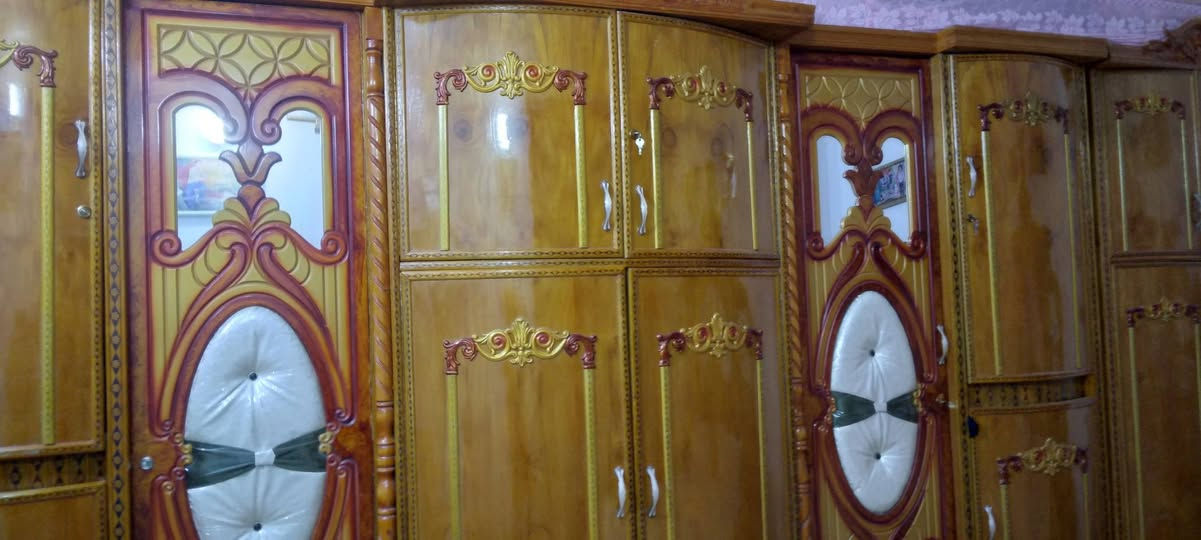 غرفة اخشاب للبيع السعر ٧٠٠ 
لتواصل ***********
