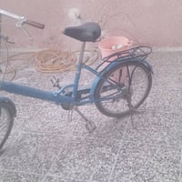 بايسكل أزرق • سلة خلفية • حالة جيدة