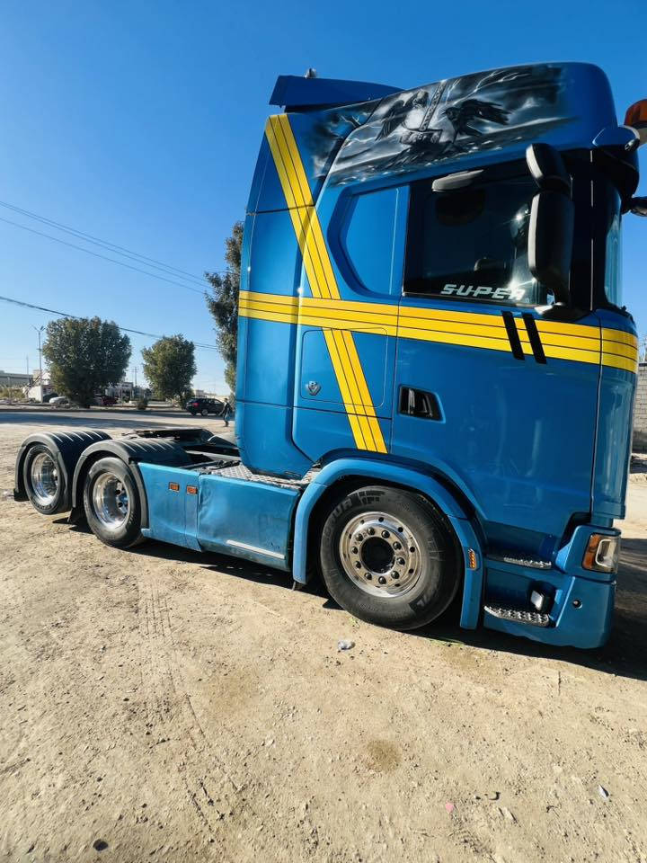 سلام عليكم سكانيه للبيع 2017 مكينة 580S  رتايتر ثلاجه كامره حساس فول مواصفات راس بلاده تخم تاير ويل كروم مكان بابل الحصوه بس الشراي يتصل رقم دهوك بس راس بسمي ***********
