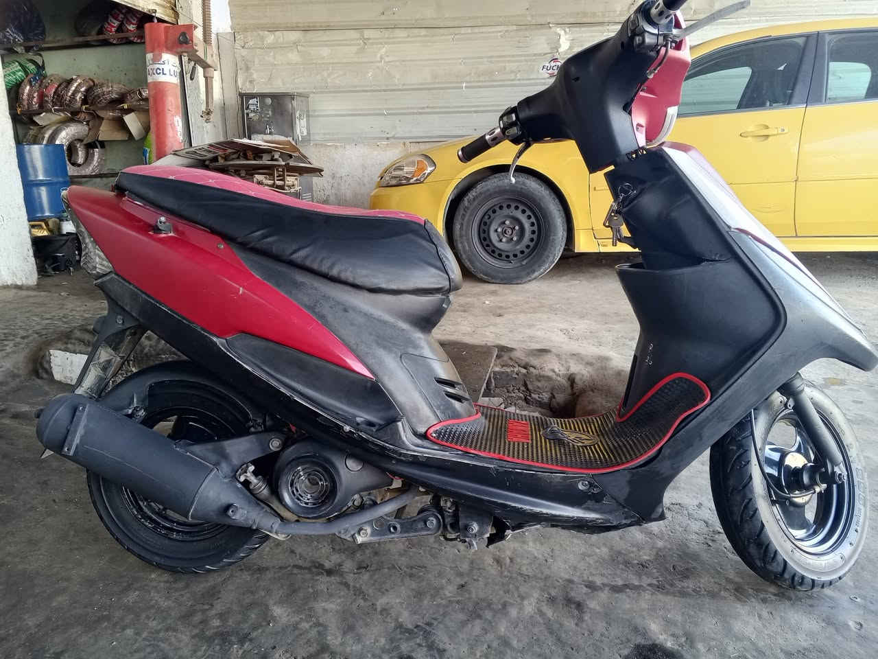 السلام عليكم دراجه ماكس عدله بوشه 55 كهربائيات كله شغاله السعر 400وبيه مجال   العنوان دوانيه قضاء عفك ***********
