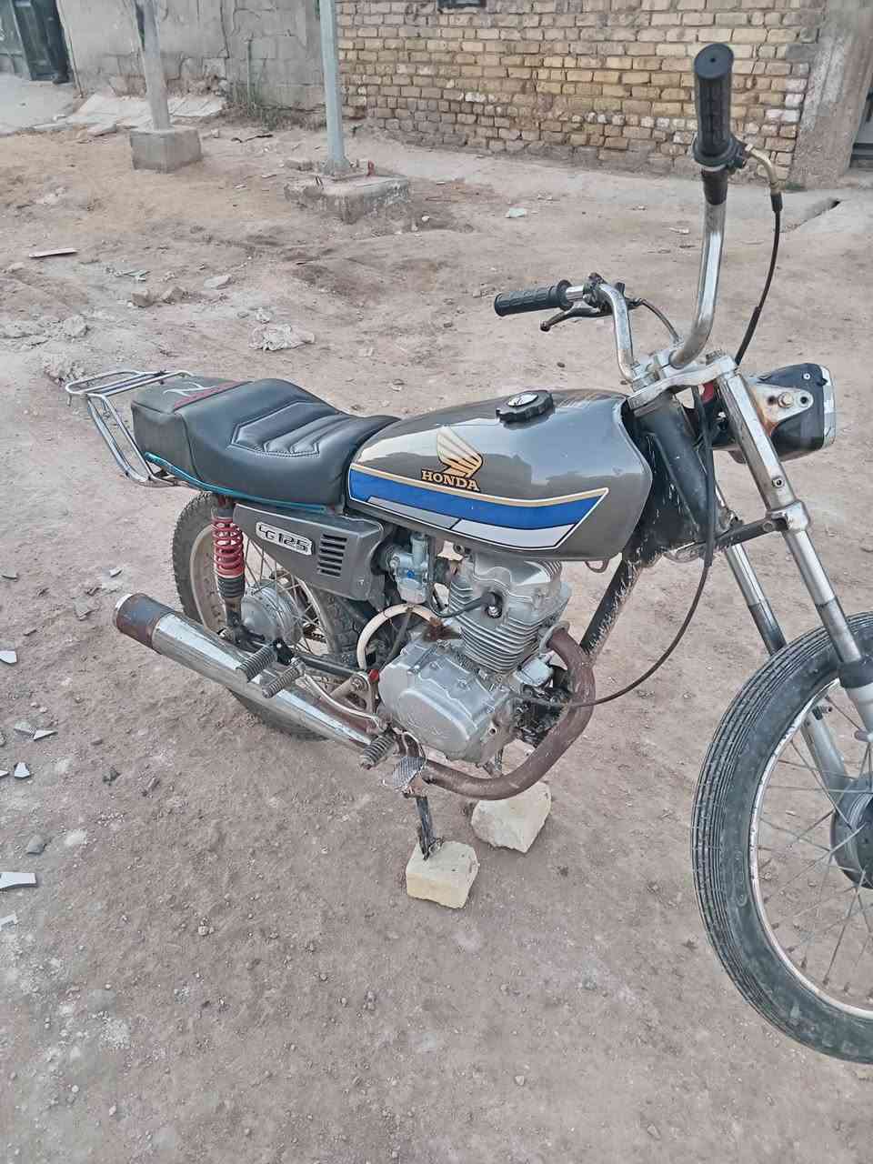 سلام عليكم درجة نامه لبيع  كلك محرك مفتوح درجه
حلوه كلش صور توني طكيتهن عل وصخ حته ما غاسله تاركه درجه محركه نامه 23 والباقي 24 غراضه جديده كله مكاني سنيه شراي يشلع عيوني سعر ب 350 وبيه مجال حك جيه الله شاهد دراجه حلوه ما متعوبه
رقم.       *********** @إشارة
