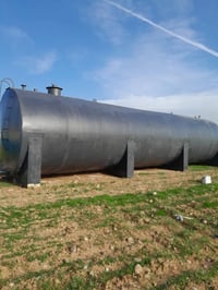 للبيع خزانات سعة ١٠٠ الف لتر و٥٤الف لتر ٠٧٨٠٢٦٠٨٠٤٠    ٠٧٧٤٧٨٢٦٠٩٥