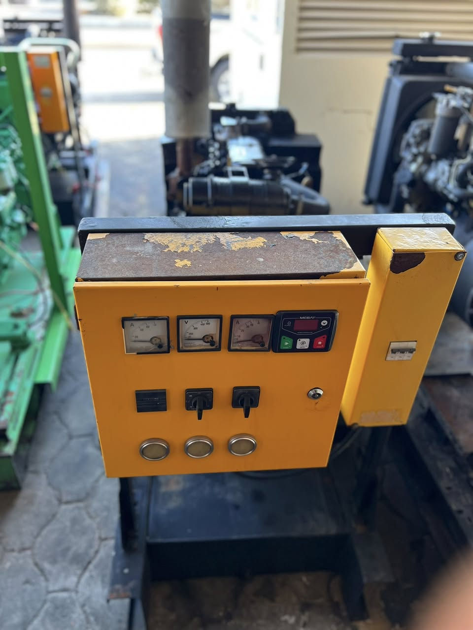 تحيه طيبه
مولد نوع بيركنز إنكليزي الأصلي 🇬🇧
قدره المحرك ٣بستم 91 ملم اقتصادي 
سعه التوليد 30kva التوليد إنكليزي 🇬🇧
مع سستم برودكشن كامل للحمايه إطفاء وتشغيل ذاتي فول اوتو المولد شرط الحمل ✅
للاستفسار ☎️***********
***********
