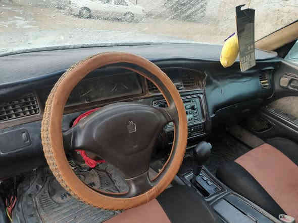 السلام عليكم سيارة بطة متصل للبيع موديل 93 مكينة وكير ثنين ونص  جديد مكفولة كص ونقل وضربة قوية حدادة طخم تاير جديد كهربائيات شغاله  رقم ذي قار /أ/ تحويل مباشر السعر 38 وبيها مجال للشراي مكان السيارة البصرة سفوان رقم صاحب السيارة ***********
