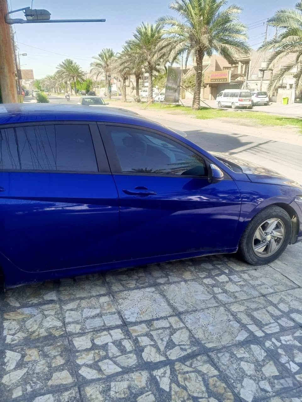 للبيع هونداي النترا موديل 24
2024 Hyundai Elantra SE
محرك 2000 دوش/ السياره وأرد امريكي، عداد المسافة 9500 الف ميل. 
-----------------------------------------

 السيارة امبدل بيه جاملغ + بنيد + ماصدة + الجزء العلوي للدعامية) الحادث بدون ايرباك. الرقم على المشتري.

رقم الشاصي

KMHLL4DG6RU678353
-----------------------------------------
السعر 130 $ ورقة. موقع السيارة  بغداد القاهرة.
يرجى الاتصال بالرقم
770 345 3553

****************************

ملاحظة: هذا الموديل مابي بصمة تشغيل او فتح الباب او فتحة السقف.
الميزات الداخلية:
شاشة معلومات وترفيه: شاشة تعمل باللمس.
لوحة العدادات: رقمية في جميع الفئات.
الترفيه: تدعم أنظمة Apple CarPlay و Android Auto في جميع الفئات.
ميزات السلامة والأمان:
نظام مراقبة ضغط الإطارات.
نظام التحكم الإلكتروني في الثبات.
نظام التحكم في الجر.
نظام مراقبة النقطة العمياء.
نظام التحذير عند مغادرة المسرب.
نظام المساعدة في الحفاظ على المسرب.


**إذا كنت صاحب هذا الإعلان وتريد حذفه لأي سبب، رجاءا أرسل رسالة إلى الدعم الفني**