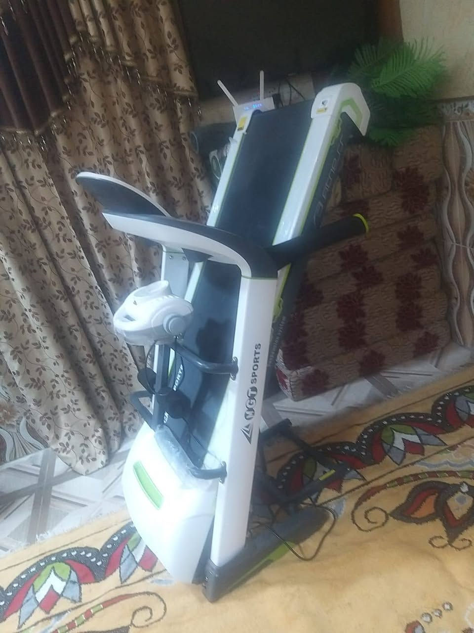 جهاز رياضي فول مواصفات جديد ما مستخدم الله شاهد خذيته ب800 مستعجل علا بيعته رايده ب600 وبي مجال رقم التواصل ***********
