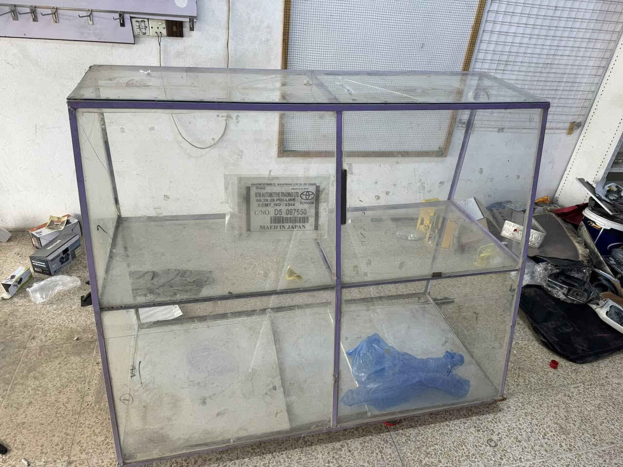 يوجد رفوف للبيع عارضه ميوزه برطله شراي انتصل ***********
