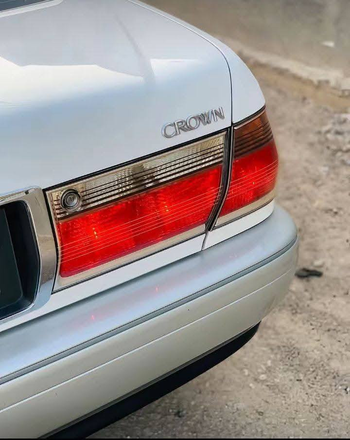 السلام عليكم
للبيع ((ملكه)) جنون مكفول من الكص والضربه ولصبغ والتبديل زيرو للعلم السياره (نقل جثه) شاصي 41  فقط شغل مضبوط رقم بصره الدولي شرط سنويه ال 29 مديل 2000
مواصفات السياره: 
1.اربع دكم 
2.ديفور الجبير
3.عينه اكترونيه 
4.ستيرن كهربائي
5.كشنات كهربائيه اماميه وخلفيه 
6.ثلاجه
7.ويل كب حصيره  
8.برده كهربائيه خلفيه 
9.مري شفط + هيتر 
10.نضام TRC +VSC مانع انزلاق
11.تبريد خلفي امامي ثلج + تدفئه 
12.سيدي جنجر ٦ اقراص
13.كروز  قفل سرعه 
سياره فول مواصفات ماعده الفتحه 
وبيهه بعد مواصفات 
السياره ماشيه 85 حقيقي 
شرط مكينه وكير وحداديه كارتون كلش
 واحله من الصور وتجي وتشوف بعينك شرط الله شاهد مانقصهه برغي 
السياره بسمي تحويل ثاني يوم بسم المشتري 
السعر 115 وبيهه مجال قليل 
(( ملاحضه اخي العزيز اشوف السعر غالي عليك  اترك شي يدل على اخلاقك وتربيتك والرزق على الله ❤️)) 
رقم الهاتف ***********
مكان السياره بصره 
         (أي تفاصيل اكثر راسلني واتساب)
