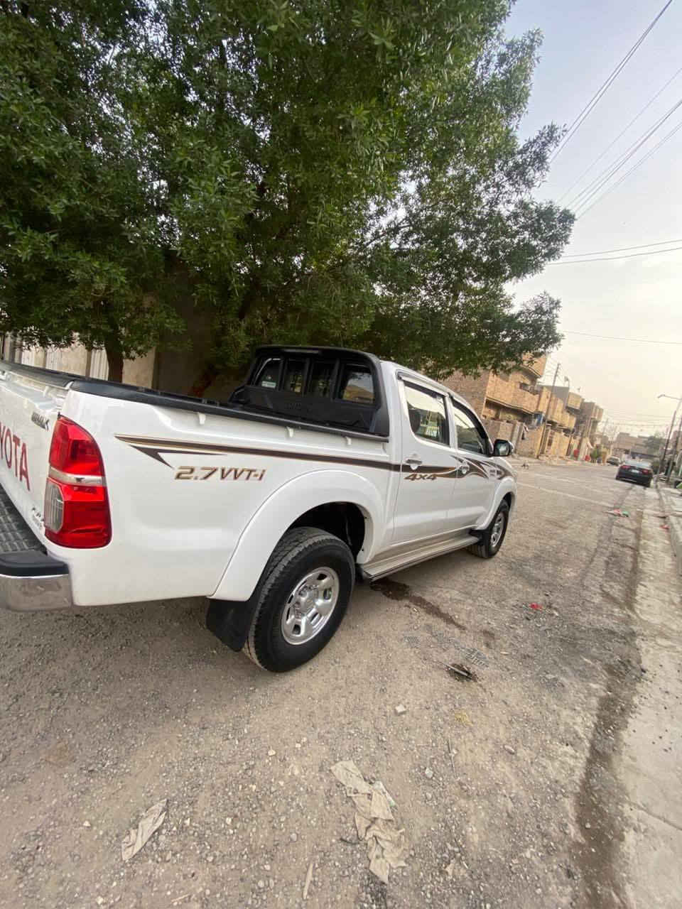 سلام عليكم عندي سياره البيع بيكم موديل 2015 رقم بغداد دولي جديده سياره ماشيه 100 ألف تحويل مباشر كير واتماتيك سياره جديده وحلوه عنوان بغداد ولشراي يتصل على رقم ***********
