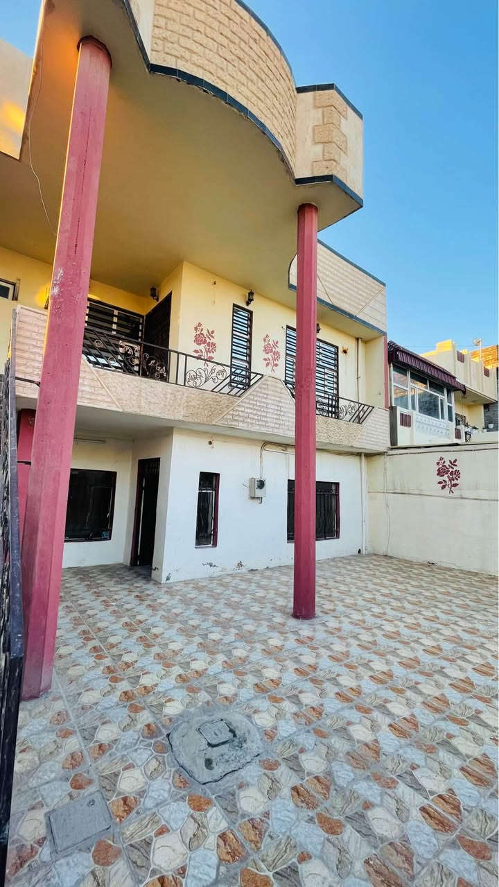 دار للبيع في حي الخضراء، موقع قريب من مدرسة الجوادين وموقف الكوسترات، قريبة من جميع الخدمات.

تفاصيل البيت:

الطابق الأول:
 • غرفتين نوم
 • غرفة استقبال
 • مطبخ
 • حمّام داخلي
 • حمّام خارجي

الطابق الثاني:
 • غرفة نوم سويت
 • صالة
 • مطبخ

المساحة: 200 م²
الطابو ملك صرف باسم شخص واحد

للاستفسار الاتصال بصاحب الدار (***********) كركوك, العراق
