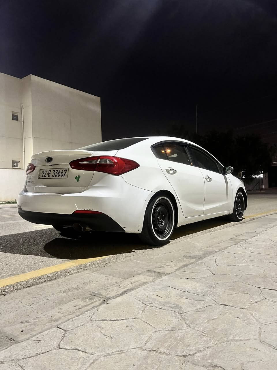 سيراتو 2014 وارد خليجي لون ابيض فول عدة الفتحة والبصمة فقط تبريد قطعتين تحكم ستيرن 
جهتين شاشة كامرة خلفية لايت عدسة زنون بلاد اوتو بارك حساسات خلفية مري شفط  وبعد مواصفاتها معروفة 
محرك 1600 دوش كفالة تبريد ثلج ❄️ رقم أربيل الدولي وكالة بسمي تريد تحويل وكالة حاضر 
باقي تفاصيل ع الاتصال مكاني كربلاء سيف سعد سعر 103 وبيها مجال  بسيط وماكو هيج سعر 
للاستفسار ***********
