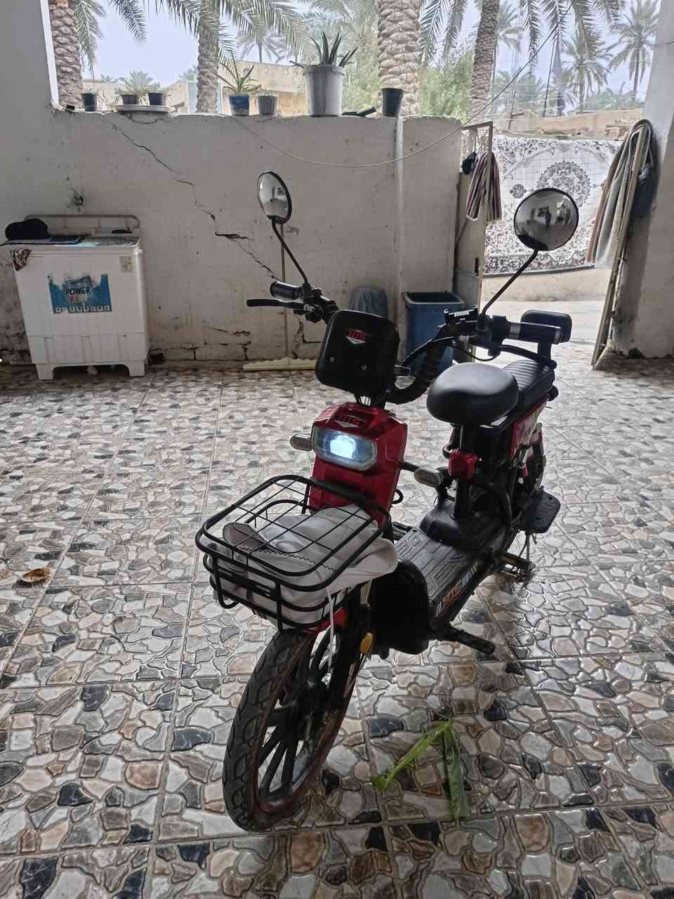 السلام عليكم دراجه شحن جديد كلش استعمال سبوع فقط سعرة ٣٥٠ مكاني خرنابات ***********
