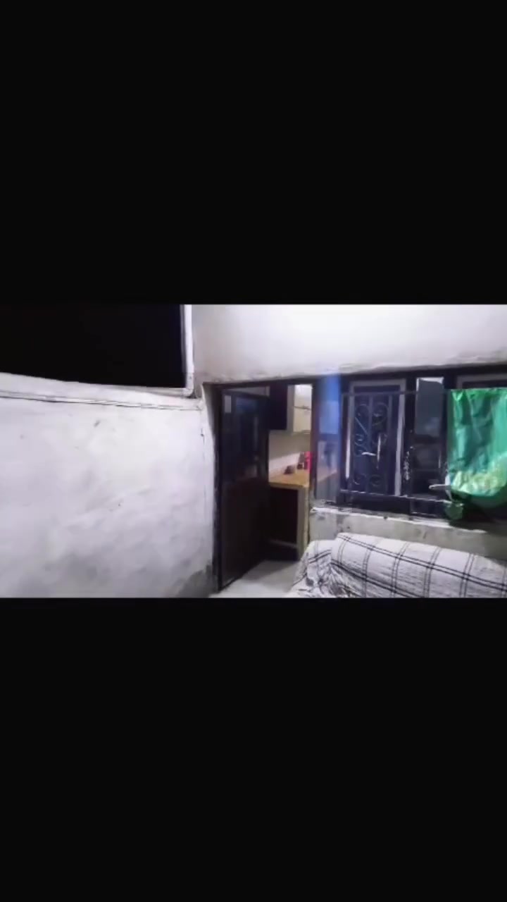السلام عليكم ورحمه الله وبركاته ، بيت مساحة 250 طابق واحد ،موقعة  حي العسكري (حي الكندي)  شارع بيت فضاله الفرع الخامس  ارضية بروسلين وايزارة سيراميك  كما موضحة في الفيديو  السطح شتايكر  جديد  وبناء البيت بلوك سنه البناء2012، ساحة اثار  كدام البيت  كبيرة جدا تكدر تسويها حديقة خاصة بيك او تتركها ، بيت نضيف ممعيوب ابد  لا فطر ولا رطوبة  ،للاستفسار  الاتصال بالرقم التالي *********** ويوجد واتساب على هذه الرقم ، (مكلف بل نشر  ممتواجد على الفيسبوك)
