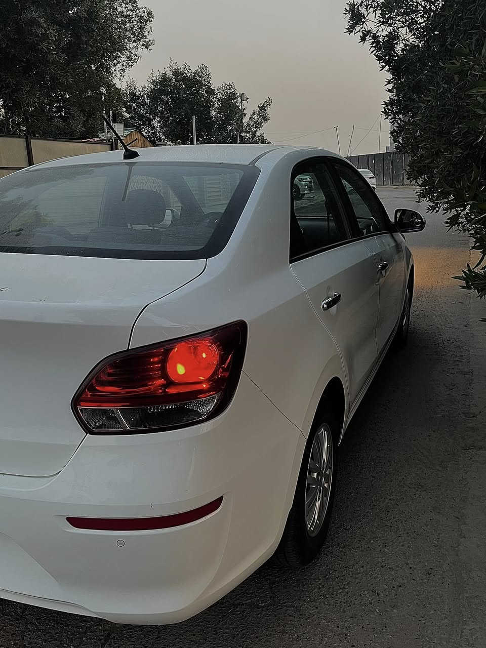 السلام عليكم ورحمة الله وبركاته 
للبيع كيا بيكاس موديل 2020 خليجي 
محرك دوش وكير AT 
ماشيه 53 الف 
استلام الدوليه واستخدام شخصي من 2020 لليوم  السياره جديده بمعنى الكلمه 
رقم بغداد دولي بأسمي تحويل ثاني يوم 
محرك كير صدر تبريد ع وضع الشركه 
كفاله عامه من الصبغ والمعجون والشخوط 
بيها طخه بالباب عكس السايق ع كد شبر فقط ممسويها لان متبين 
تخم تاير وباتري قبل شهر شادهن كله اصلي 
ومسويلها ادامه لغرفه الاحتراق ومنظومه البانزين 
دهن الكير مبدل من مشت 40 الف 
بدون اي نقص 
مواصفاتها 
ويل كب 
4 دسك 
حساس خلفي 
تحكم ستيرن 
يدات نيكل 
اشاير بالمري 
سنتر لوك 
ومسويلها تشغيل عن بعد 
السعر 109 وبيها مجال بسيط 
العنوان بغداد حي الجهاد 
***********
