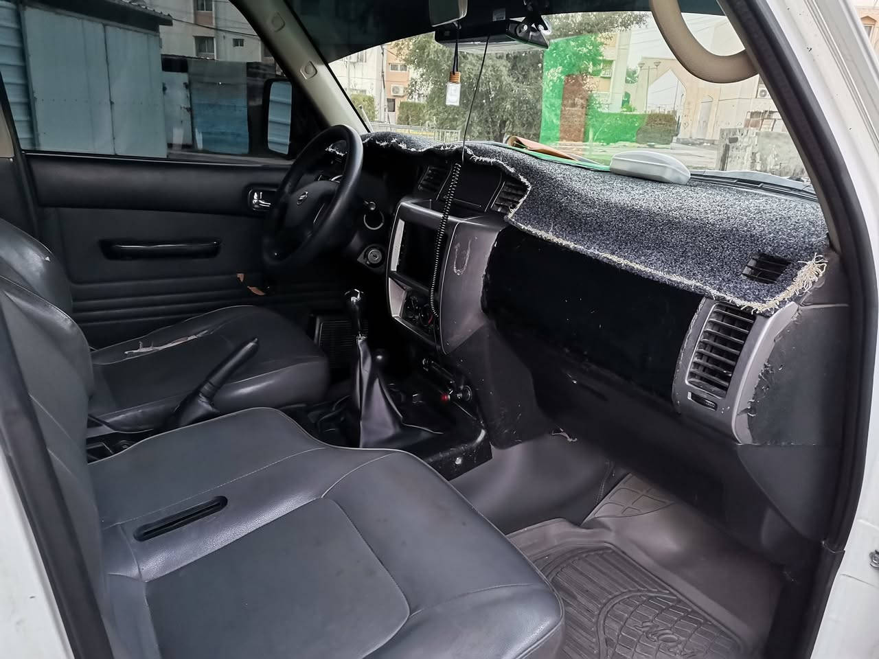 نيسان باترول ٢٠٠٨ فول عادي مال مزاد نضيفه جدا اوراقها كاملة مال الكمرك  باقيه بس يجي كتاب الحذف تكلفه الرقم ٤٠٠ الف
دوشمه وتغليف ارضيه وكهربائياتها وتخم تاير جديد مناقصها كلشي فور ويل شغال دبل تانكي منضومه بانزين جديده السيارة خير من الله
مكانها تكريت او مجمع الدور
السعر ١٢٠$
***********
