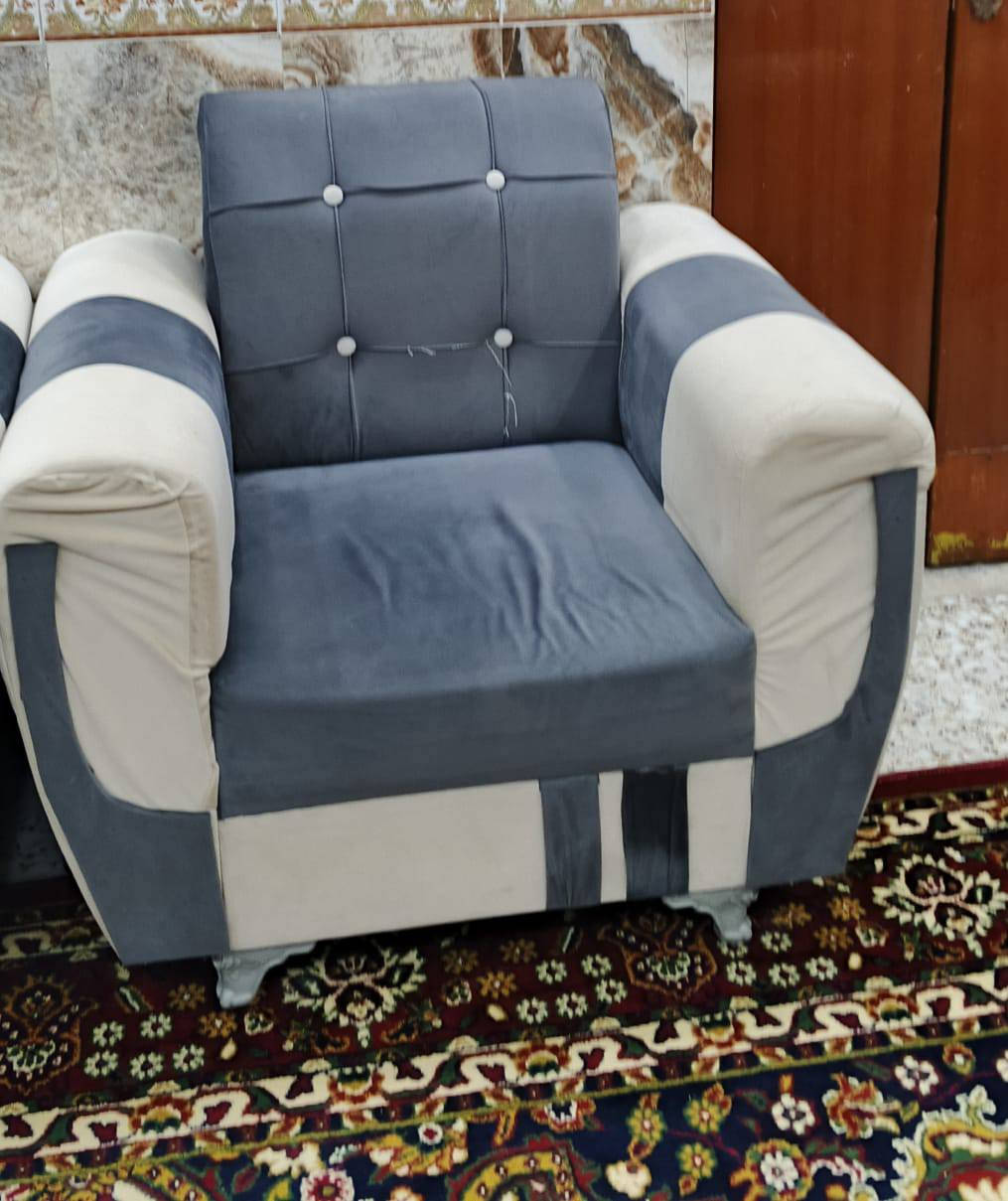 سلام عليكم تخم مستعمل للبيع نضيف مكااني ناصريه مركز سعره 350 رقمي ***********
