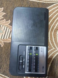 راديو سوني • بطاريات ٤ • يشتغل كهرباء