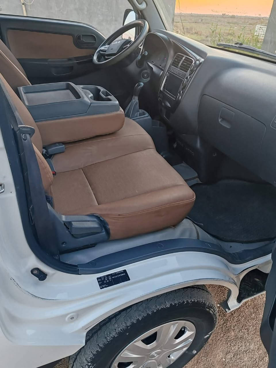 السلام عليكم بومه 23 سياره جديده مقفوله كفاله عامه من ضربه ومن صبغ ومن تبديل سيارهو53 السياره رقم بابل باسمي تحويل ثاني يوم سنويا 31 مكان السياره بابل النيل السعر 148 وبيها مجال حق الجيه الاستفسار على هذا الرقم ***********
