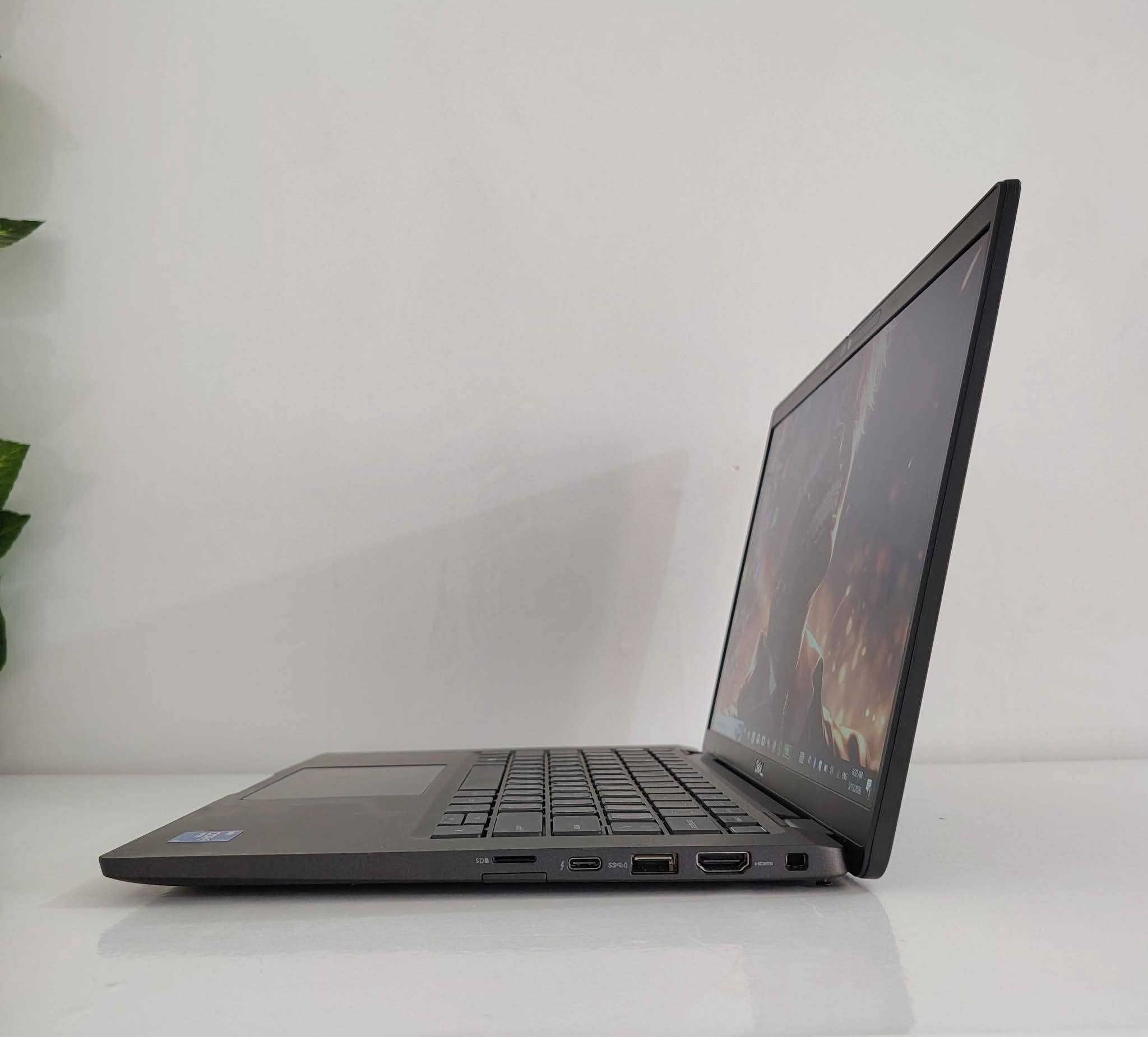 لابتوب Dell Latitude 7420
مناسب للأعمال المكتبية، إدارة الأعمال، المحاسبة، وبرامج الأوفيس بكل سلاسة.
ممتاز للبرمجة، تطوير المواقع والتطبيقات، والعمل على قواعد البيانات.
مناسب للمهندسين والطلاب لاستخدام برامج مثل AutoCAD وMATLAB للأعمال المتوسطة.
جيد جداً للتصميم الخفيف إلى المتوسط وتحرير الصور والفيديو بدقة Full HD.
خيار قوي للعمل عن بُعد، الاجتماعات المرئية، وتعدد المهام بفضل معالج i7 ورام 16GB.

Dell Latitude 7420 (Core i7 11th)
   إجمالي العدد: 11 قطعة
غير اللمس:
🔹 المعالج: Core i7-11th G7
🔹 الرام: 16GB DDR4 | الهارد: 256GB SSD M.2
🔹 الحجم: 14" FHD
🔹 كرت الشاشة: Intel 8GB
🔹 السعر: 475 الف دينار
رام ثابت ، وهارد قابل للتطوير  

اللمس:
🔹 المعالج: Core i7-11th G7
🔹 الرام: 16GB DDR4 | الهارد: 256GB SSD M.2
🔹 الحجم: 14" FHD Touch
🔹 كرت الشاشة: Intel 8GB
🔹 السعر: 495 الف دينار
رام ثابت ، وهارد قابل للتطوير


**إذا كنت صاحب هذا الإعلان وتريد حذفه لأي سبب، رجاءا أرسل رسالة إلى الدعم الفني**