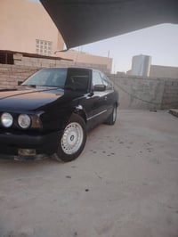 بي ام 525 • محرك كبس • كهربائيات شغالة