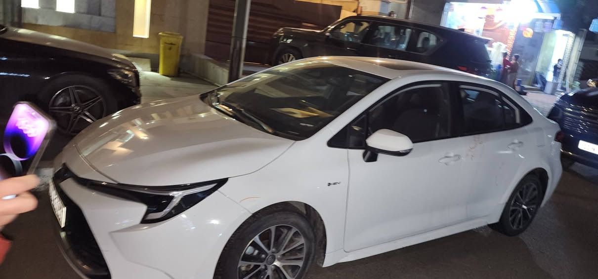 السلام عليكم تحية طيبة لكم كورلا هايبرد صيني 2024 شكل الامريكي مقاعد مخمل كشن مو كهرباء سحب مع فتحه سقف ماشيه 87الف كيلو متر 
التفاصيل مذكوره في السونار 
السعر 124 ورقه$ وبيه مجال بسيط حك الجيه
جماعه 110 لاتخابر 
سياره بأسمي شخصيا 
رقمي للاستفسار *********** فقط بيع
